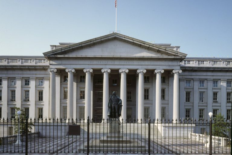 US stocks waver as the bond market, oil prices keep up the pressure