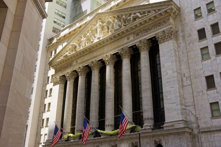 US stocks slip as oil prices and bond market add pressure