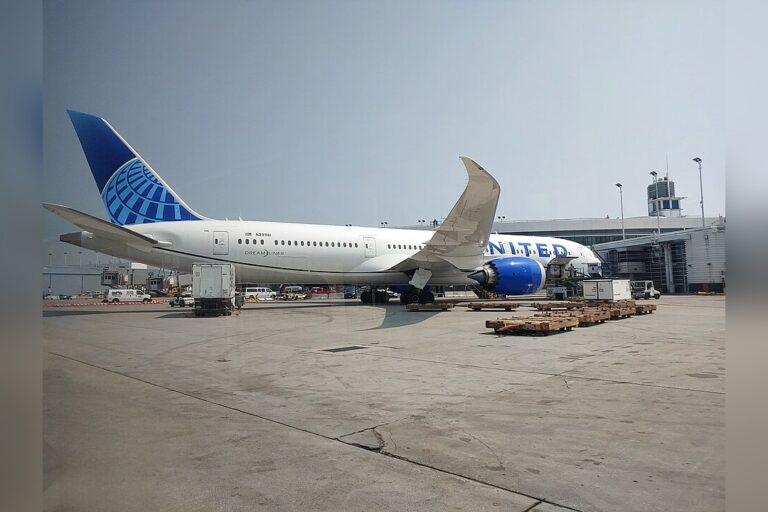 Airfares Up 25.5%, United Warns of More Hikes—Is UAL the Only Cheap Stock?