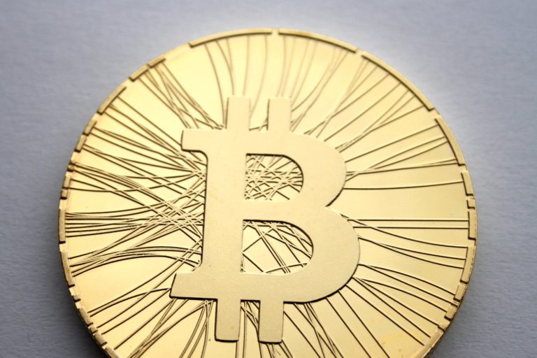 Bitcoin Leads Crypto Recovery as Altcoins Lag Behind in Selective Rally