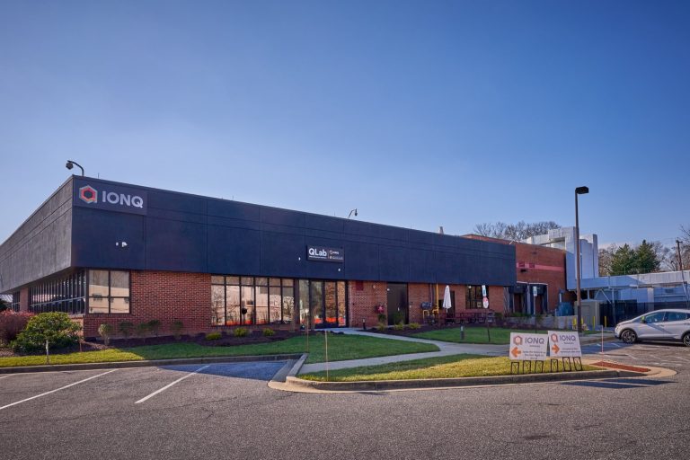 BigBear.ai Revenue Falls as IonQ Posts Triple-Digit Growth Amid Shared Losses