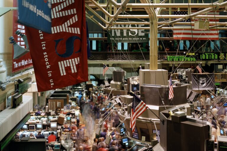 Rising Oil Prices Pressure Corporate Earnings and Consumer Spending Amid Market Turbulence
