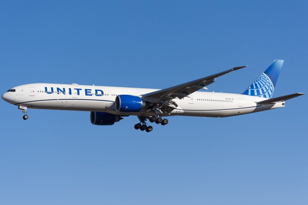 Why United Airlines Operates an Extensive Global Route Network