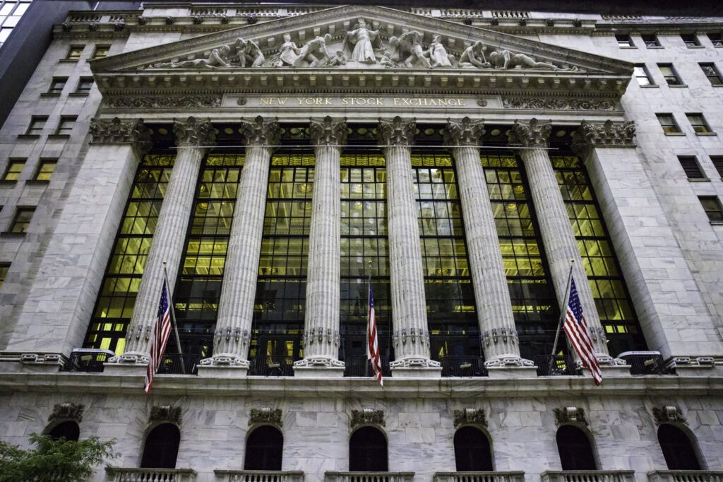 US Earnings Season Intensifies as High Interest Rates Pressure Tech Valuations