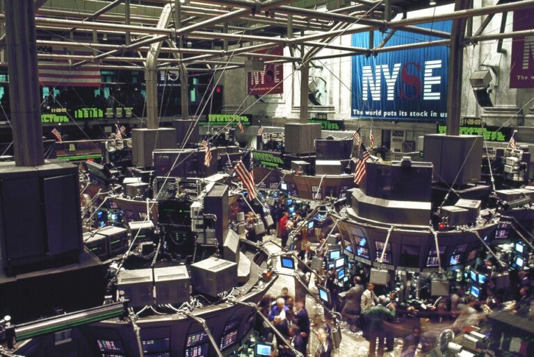 Bond market swings shake global stocks as AI optimism lifts Wall Street